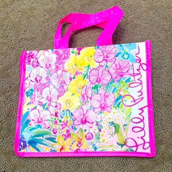 Lilly Pulitzer Shopping Bag; the perfect summer accessory - Picture 2 of 7